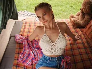 ChloeLins shows webcam